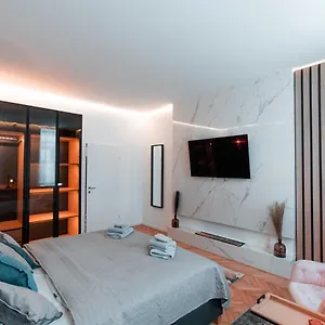 Petit Luxe Apartment