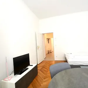 Universum 4 Apartment